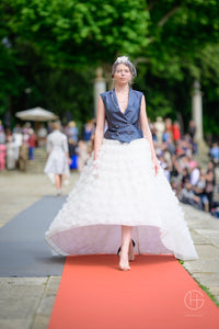 Gilet aderente gonna ampia matrimonio sposa