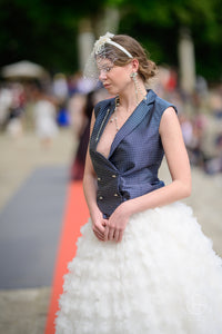 Gilet aderente doppio petto gonna vaporosa tulle fiori
