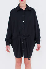 Carica l&#39;immagine nel visualizzatore di Gallery, Camicia kimono lunga nera.
