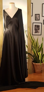 Carica l&#39;immagine nel visualizzatore di Gallery, Raso di seta nero per personalizzare abito da sera.
