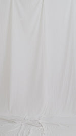 Carica e avvia il video nel visualizzatore di galleria, Dolcevita largo con maniche lunghe lyocell grigio chiaro.
